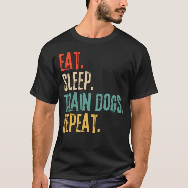 Ät Sov Träna Hundar Upprepa Roligt T Shirt (Framsida)