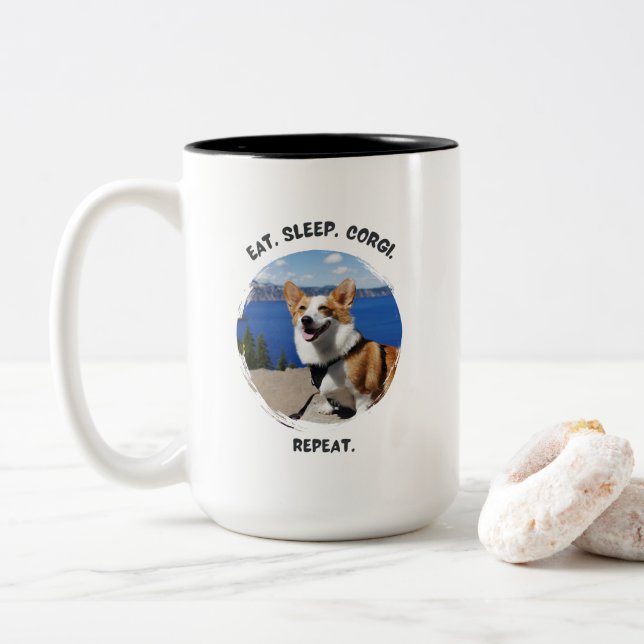 'Ät. Sova. Corgi. Upprepa.' Anpassningsbar Foto  Två-Tonad Mugg (Med munk)