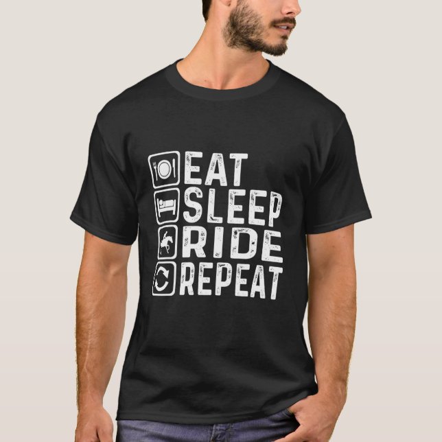 Ät Sova  Ridning Häst  Utstyrsel Hästar T Shirt (Framsida)