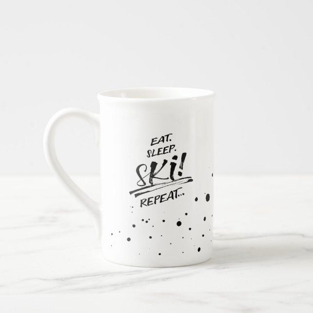 Ät Sova Skida Upprepa - Specialmugg Benporslin Mugg (Vänster)