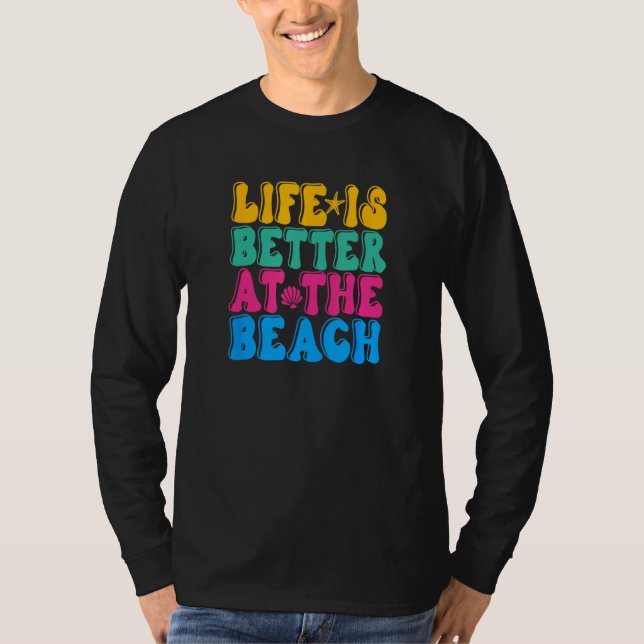 At The Beach Summer Vibes Travel Vacation T Shirt (Framsida)