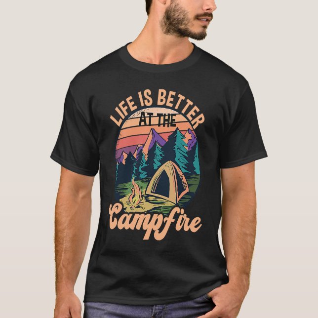 At The Campfire Camping T Shirt (Framsida)