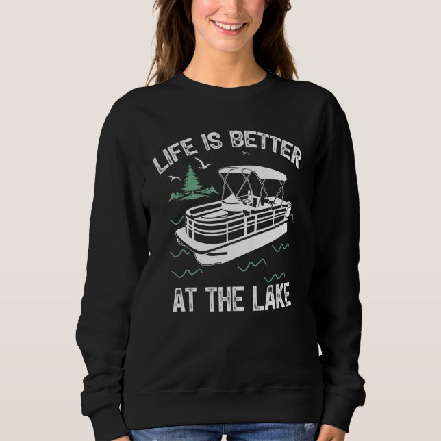 At The Lake Boating Pontoon Boat T Shirt (Framsida)