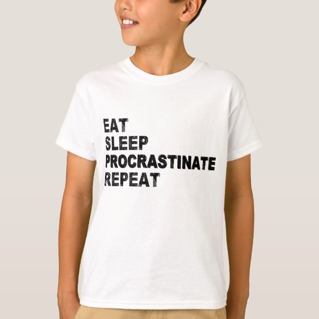 Ät viloläge Procrastint Repeat T Shirt (Framsida)