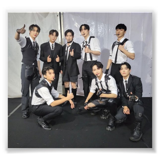 "ATEEZ" Poster (Framsidan)