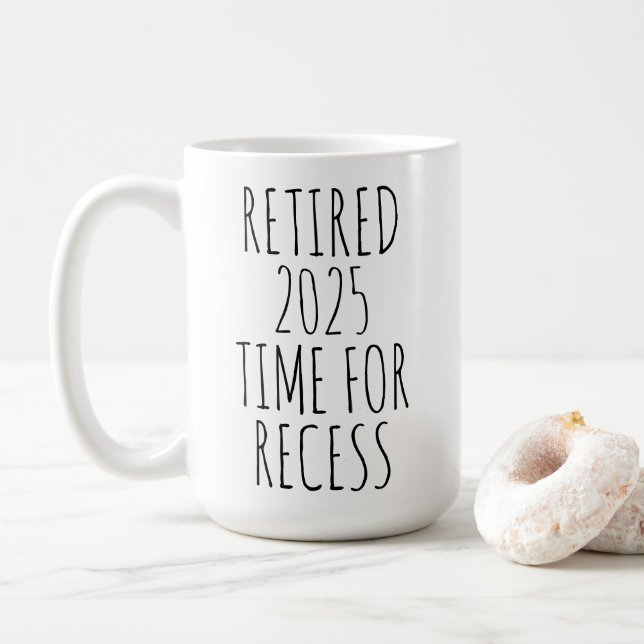 Återanvänd 2025-tid för Recess Funny Pension Kaffemugg (Med munk)