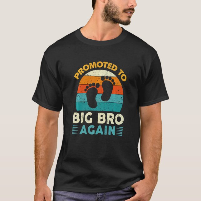 Återigen har man befordrat storebror Big Bro Pregn T Shirt (Framsida)