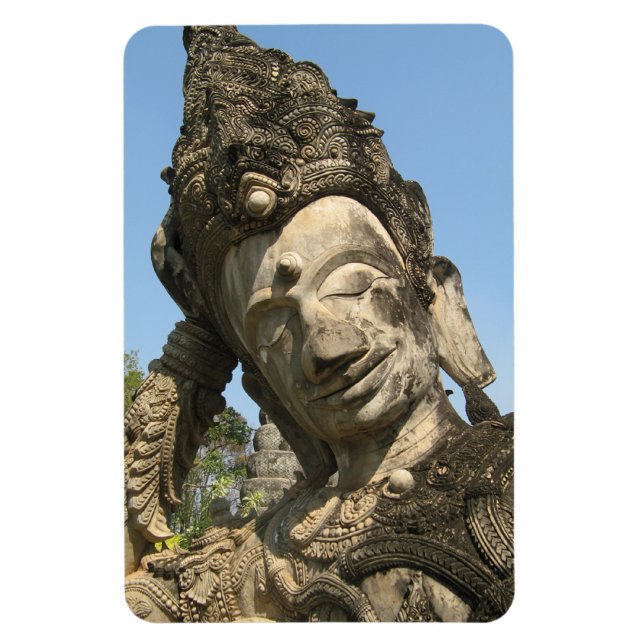 Återställer Buddha ... Nong Khai, Isan, Thailand Magnet (Vertikal)