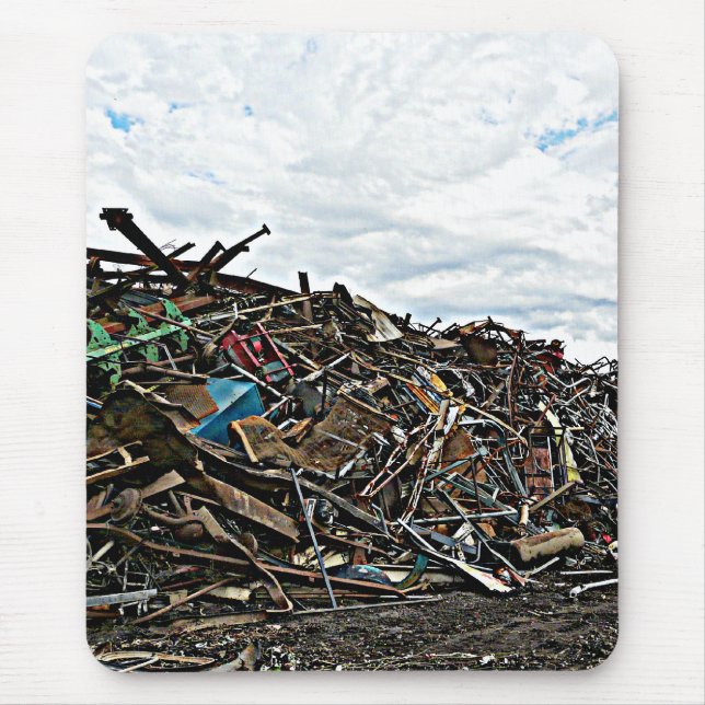 Återvinnametall skrotar på skroten musmatta (Framsidan)