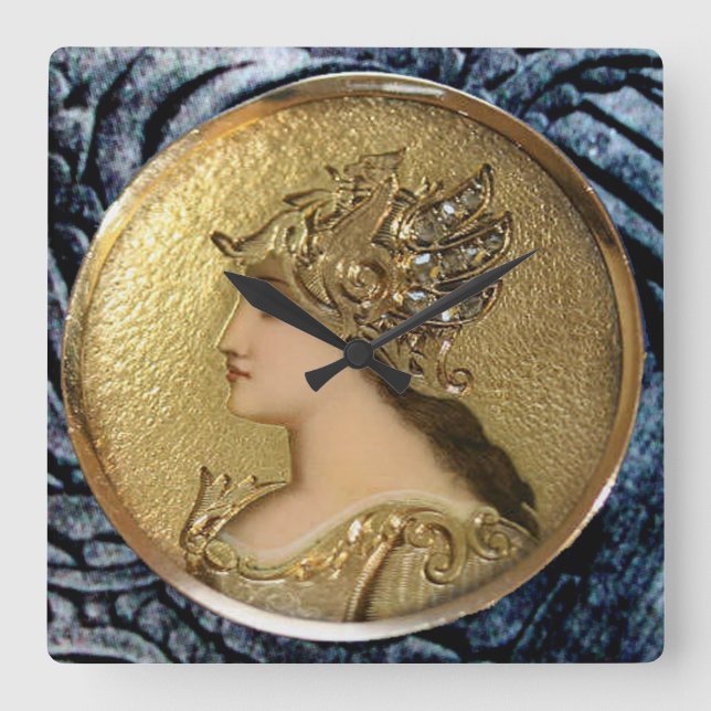 ATHENA PORTRÄTT MED GOLDEN HELMET OCH GRIFFINS FYRKANTIG KLOCKA (Framsida)