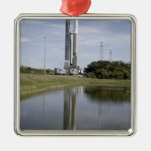 Atlas V/Centaur anländer till startkompilen Julgransprydnad Metall