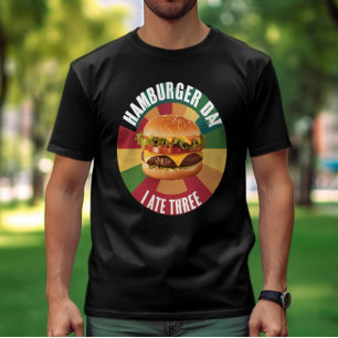 Ätlig hamburger med färsk sallat och smält t shirt