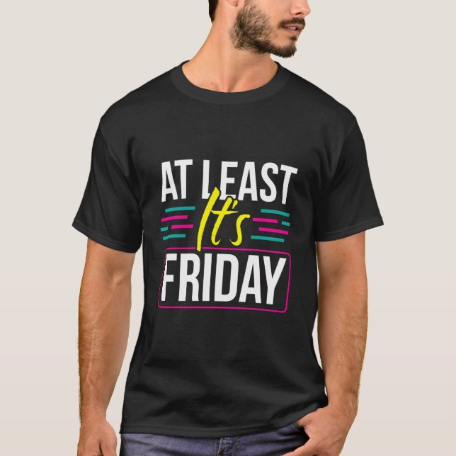 Åtminstone är det Fredag Helg, Humor Sarcast T Shirt (Framsida)