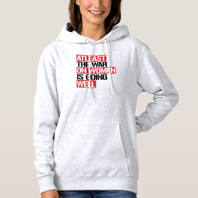 Åtminstone går Krig om kvinnor bra T Shirt (Framsida)