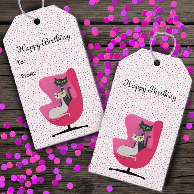 Atomfödelsedagskatter på Rosa Ordförande Polka dot Presentetikett (MId Century pink chair with two pretty cats on white with pink dots Happy Birthday gift tags.)