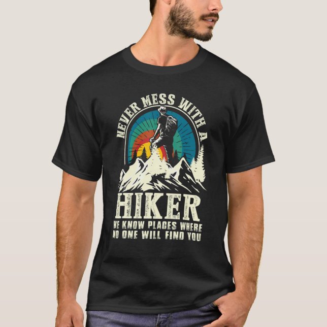 Att anställa utomhussjuka  med en hiker t shirt (Framsida)