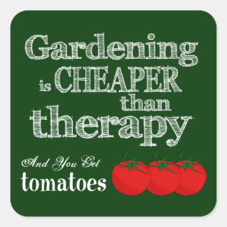 Att arbeta i trädgården är mer billig än terapi… fyrkantigt klistermärke
