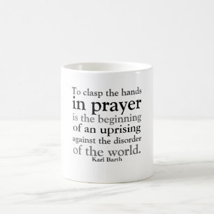 Att att knäppa fast händer i bön kaffemugg