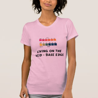 Att bo på syran/baserar kanten t-shirt