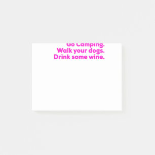 Att campa går den roliga lyckliga camparen för post-it block