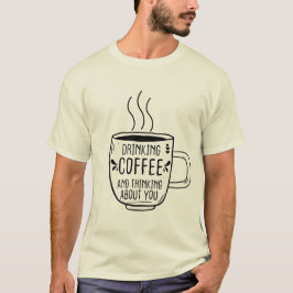 Att dricka kaffe och att tänka på kaffe Älskare är T Shirt
