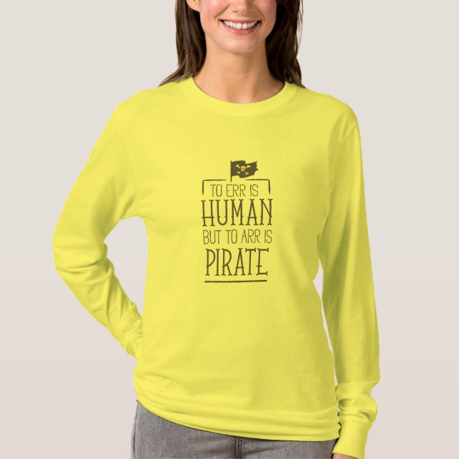 Att fela är humant men är pirat T-shirt (Framsida)