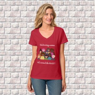 Att fira kvinnor runt hela världen feministisk t shirt