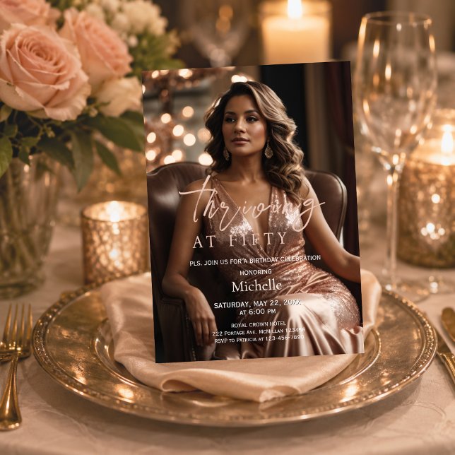Att Frodas Vid Femtio Rosa Guld Foto 50-årsdag  Inbjudningar ( See how your invitation looks at the celebration table.   )