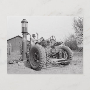 Att fylla på traktorn, 1940 vykort