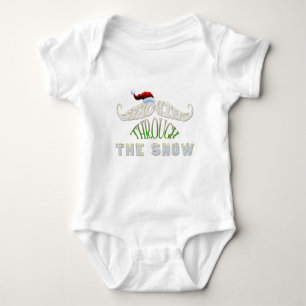 Att gå genom Snö Tee Shirt
