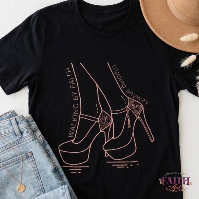 Att gå genom tro, snubbla ändå – roligt t shirt (Skapare uppladdad)
