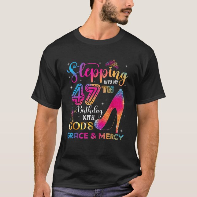 Att gå in i min 47-årsdag med Guds nåd T Shirt (Framsida)