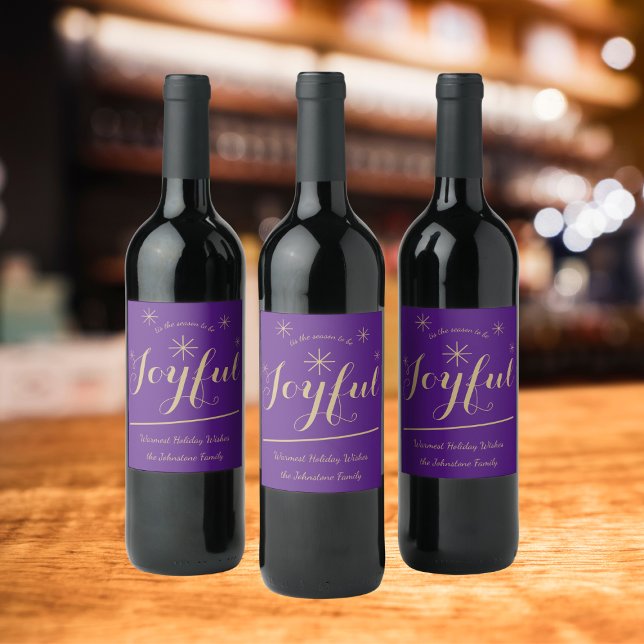 Att ge Ge är säsongen för Glatt Anpassningsbar Vinflaska Etikett (Make an elegant statement with these custom Joyful purple wine bottle labels.)