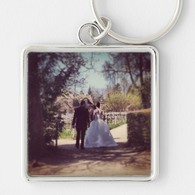 Att gifta sig kopplar ihop i Versailles Fyrkantig Silverfärgad Nyckelring (Framsidan)
