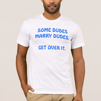 "ATT GIFTA SIG NÅGRA DUDES DUDES. FÅ ÖVER DEN" T-SHIRT