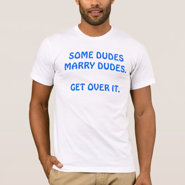 "ATT GIFTA SIG NÅGRA DUDES DUDES. FÅ ÖVER DEN" T-SHIRT (Framsida)