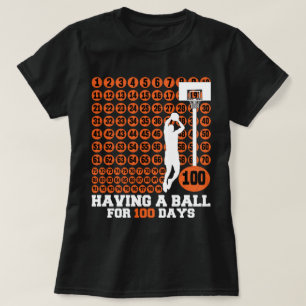 Att ha Boll i 100 dagars Basketball Milestone Te T Shirt