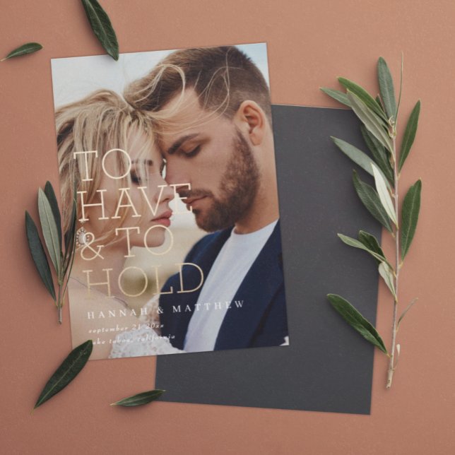 Att ha och hålla modern guld typografi bröllop spara datumet (Skapare uppladdad)