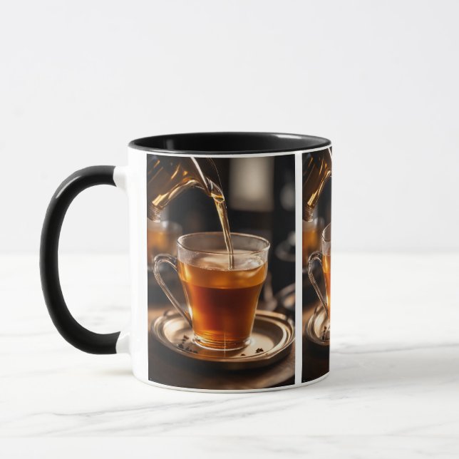 Att hälla varm örtete i en glas kopp - mysigt varm (Vänster)