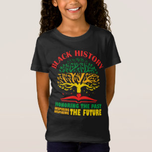 Att hedra tidigare inspirerade den framtida svarta t shirt