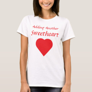 Att lägga till en annan hjärtans dag t shirt