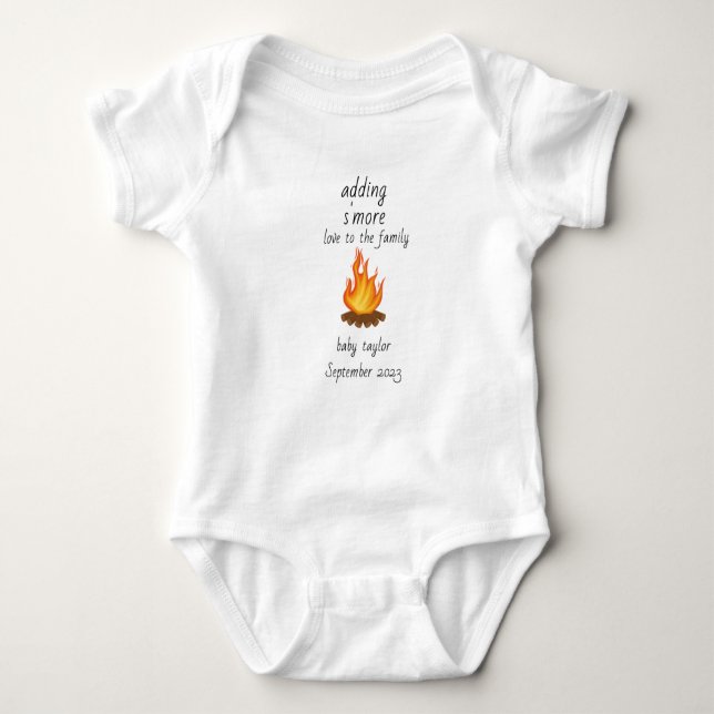 Att lägga till mer kärlek i familjen baby Baby T Shirt (Framsida)