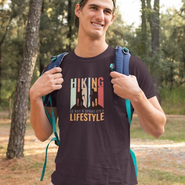 Att leka är inte en sport utan en livsstil t shirt (hiking lifestyle)