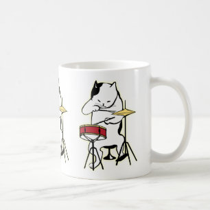 Att leka för katt trummar muggen kaffemugg