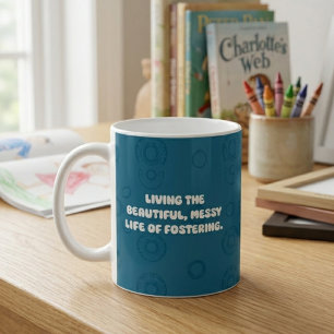 Att leva ett vackert rörigt liv med stödfosteriver kaffemugg