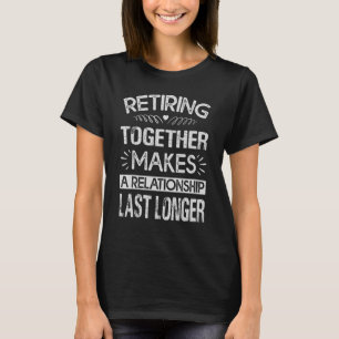 Att luta ihop gör att en relation blir längre t shirt