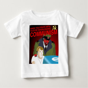 Att piratkopiera musik är kommunism t-shirt