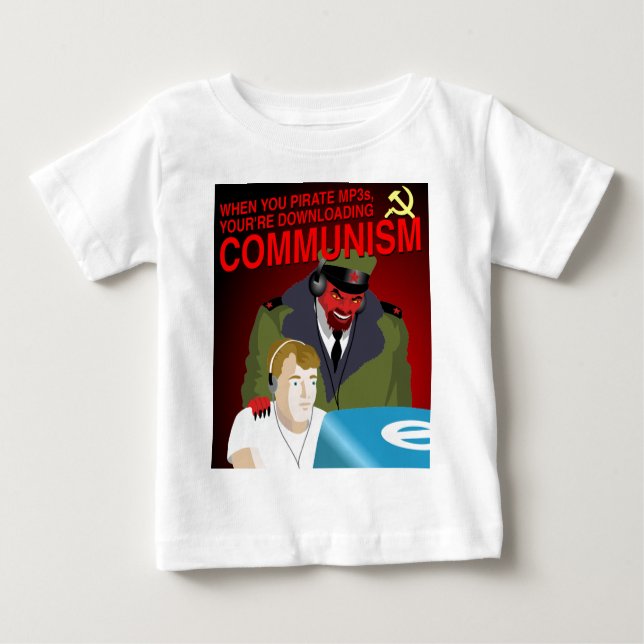 Att piratkopiera musik är kommunism t-shirt (Framsida)