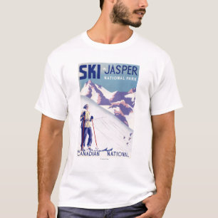 Att posera för kvinna som är öppet, sluttar tee shirt