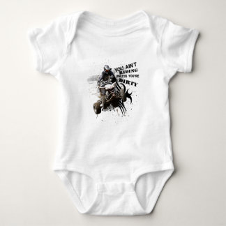Att rida smutsar ner ATV T-shirt